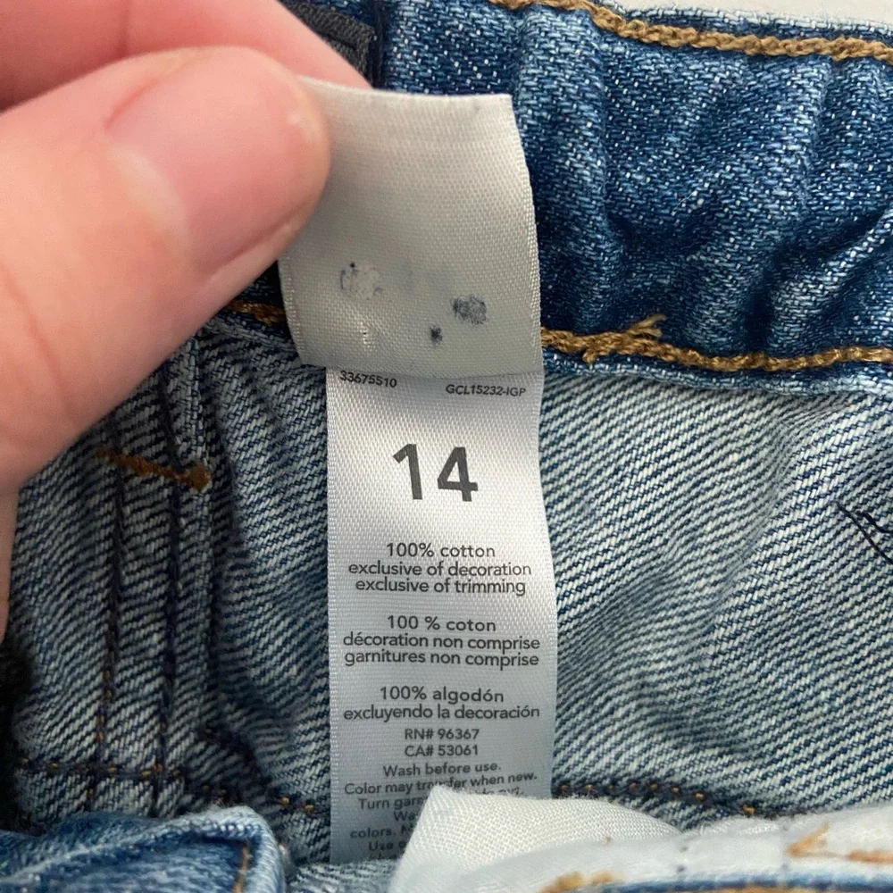 EUC | Oshkosh B’gosh girl’s patched raw hem light wash‎ relaxed denim shorts 14